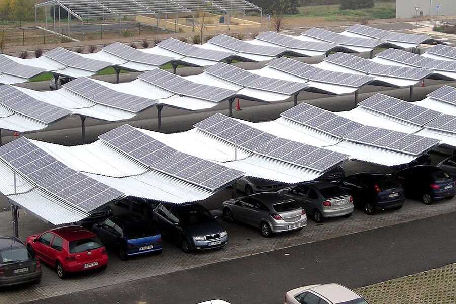 Aparcamiento con placas solares en Sevilla